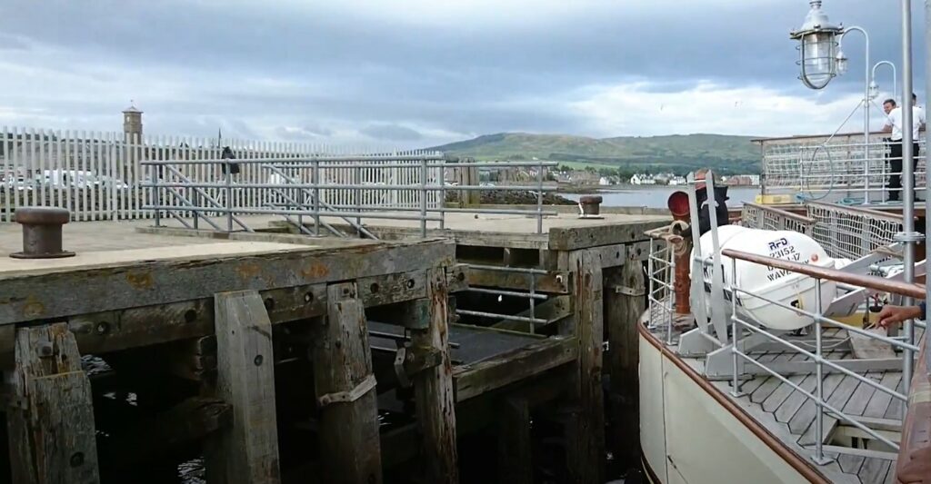 Paddle steamer Waverly alongside Helensburgh Pier in August 2016